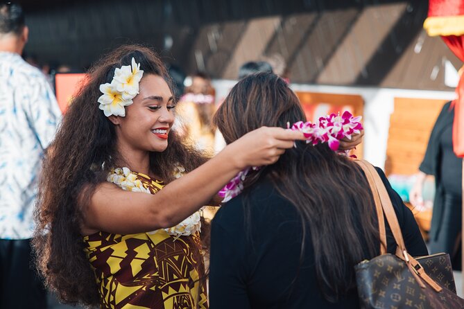 Paina Waikiki Luau gallery image 2